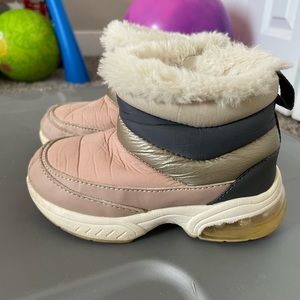 Zara winter boots SIZE 6-7 (24)